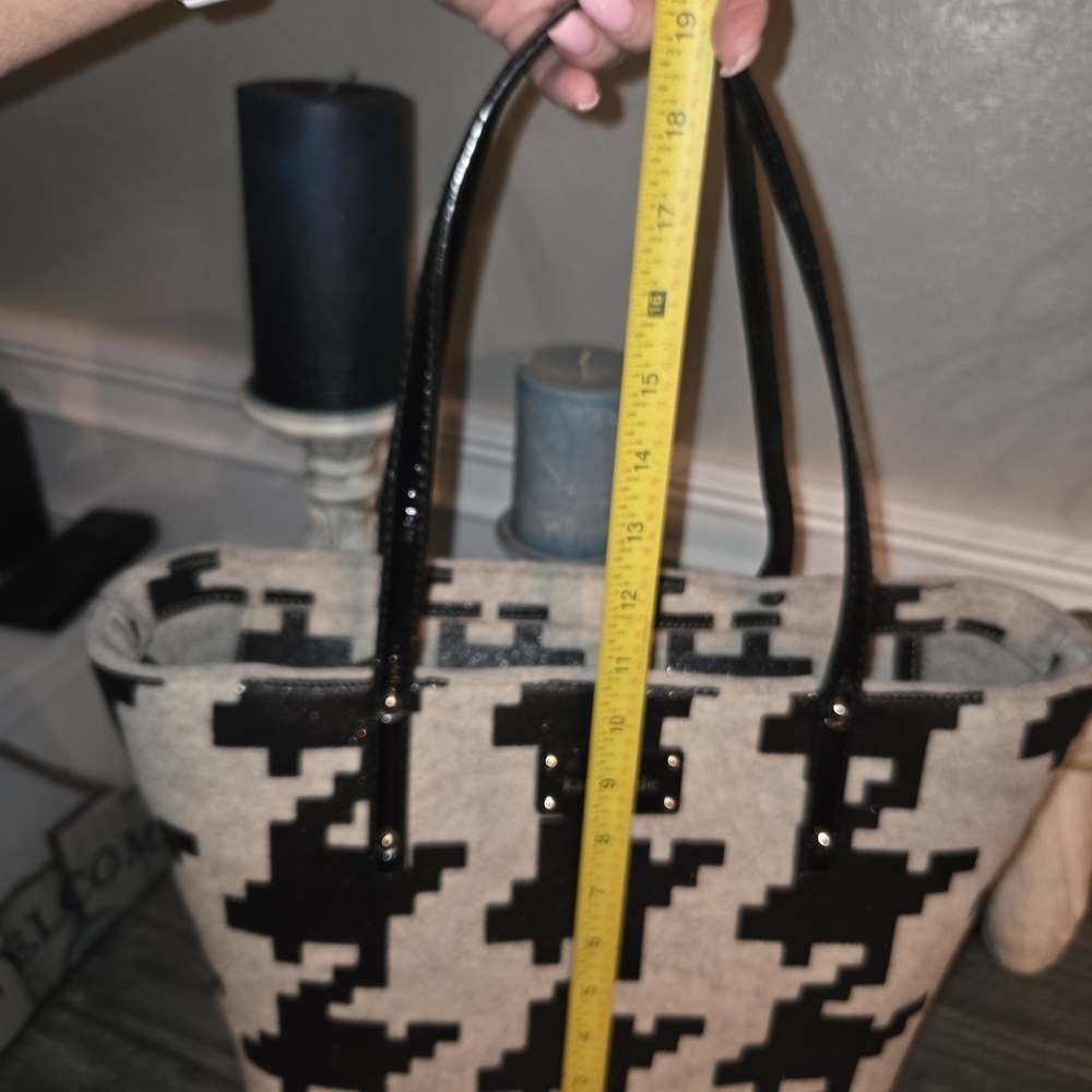 Kate Spade Limited Addition Black and Cream Tote with Storybook Pouch NWOT - Picture 6 of 11